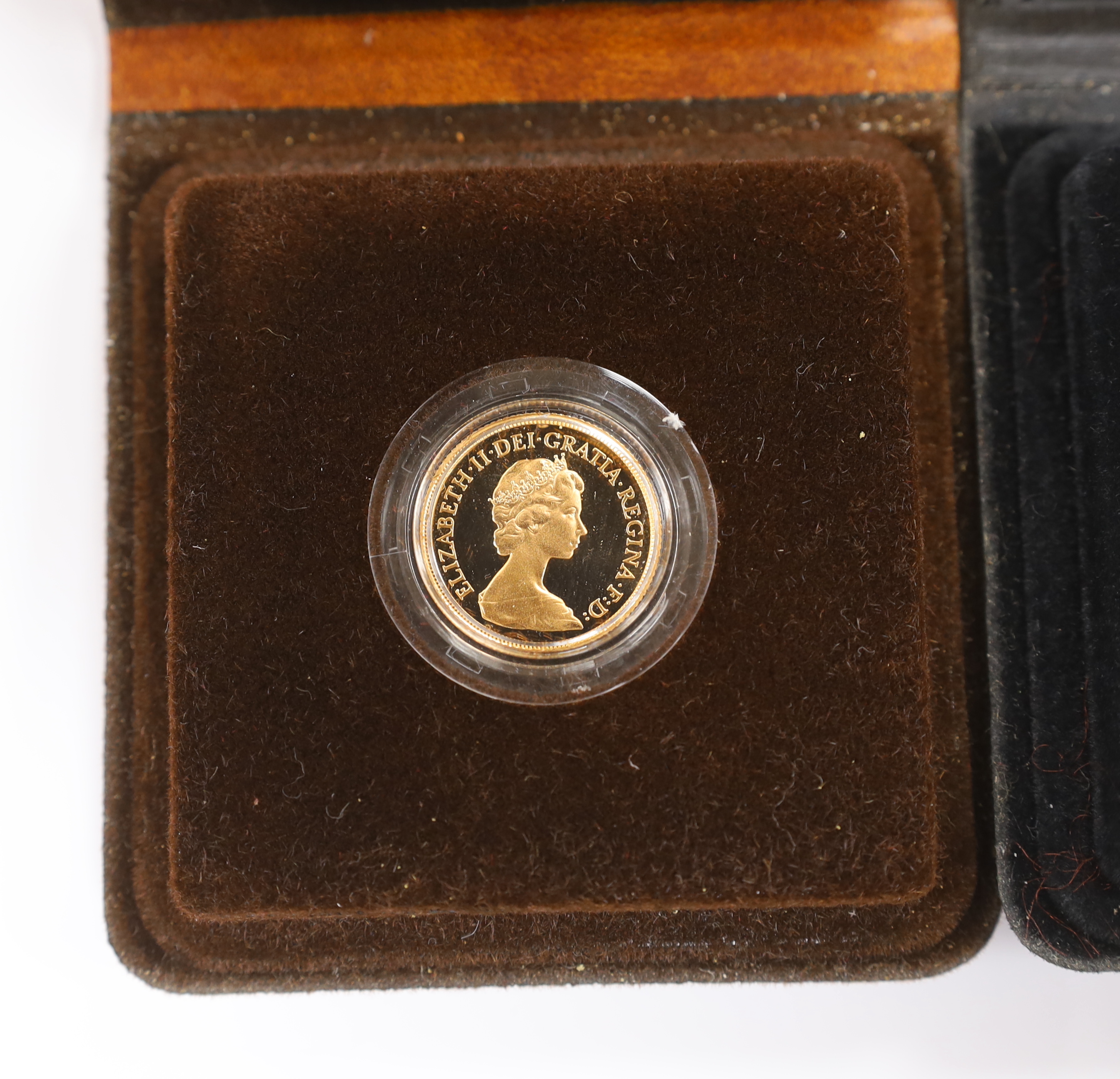 British gold coins - Two Royal Mint QEII Gold Proof Sovereigns, 1981 and 1982, both in case of issue with paperwork